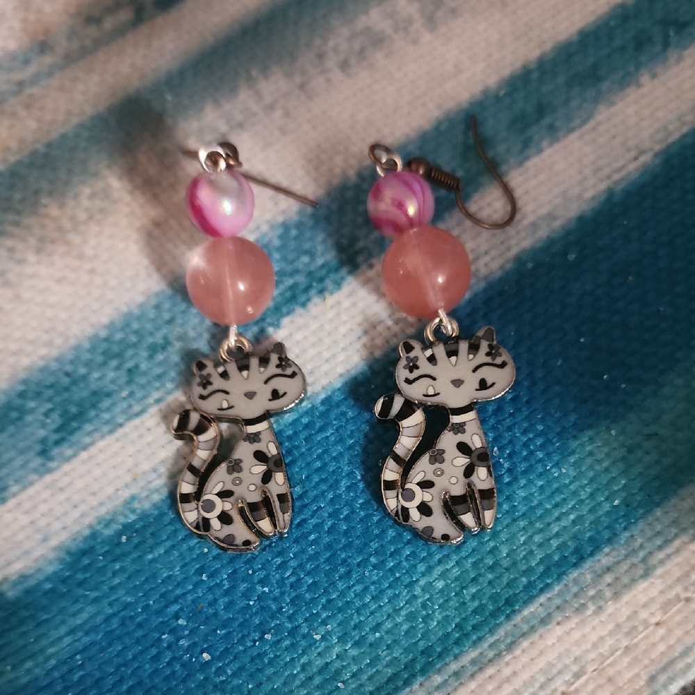 Cute Cat Earrings with Pink Beads